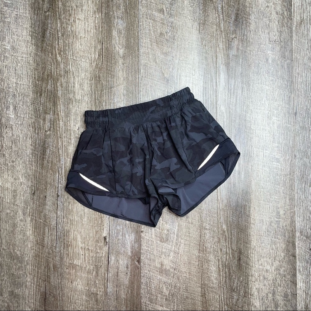 lululemon Camo Hotty Hot Shorts 2.5” Size 2